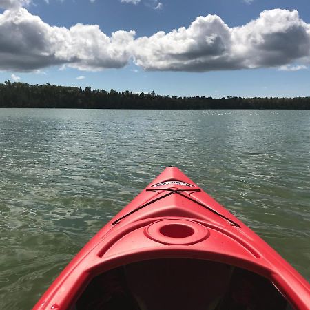 Lakefront Hope Lodge Miller Lake Екстер'єр фото