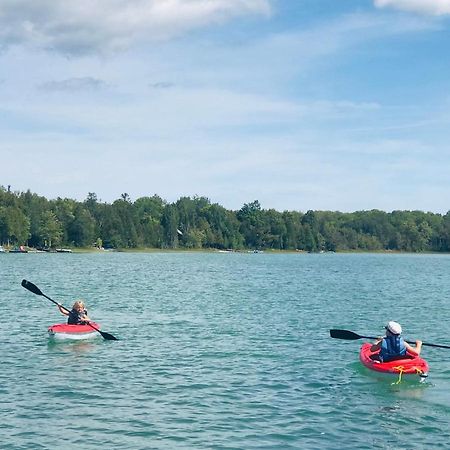 Lakefront Hope Lodge Miller Lake Екстер'єр фото