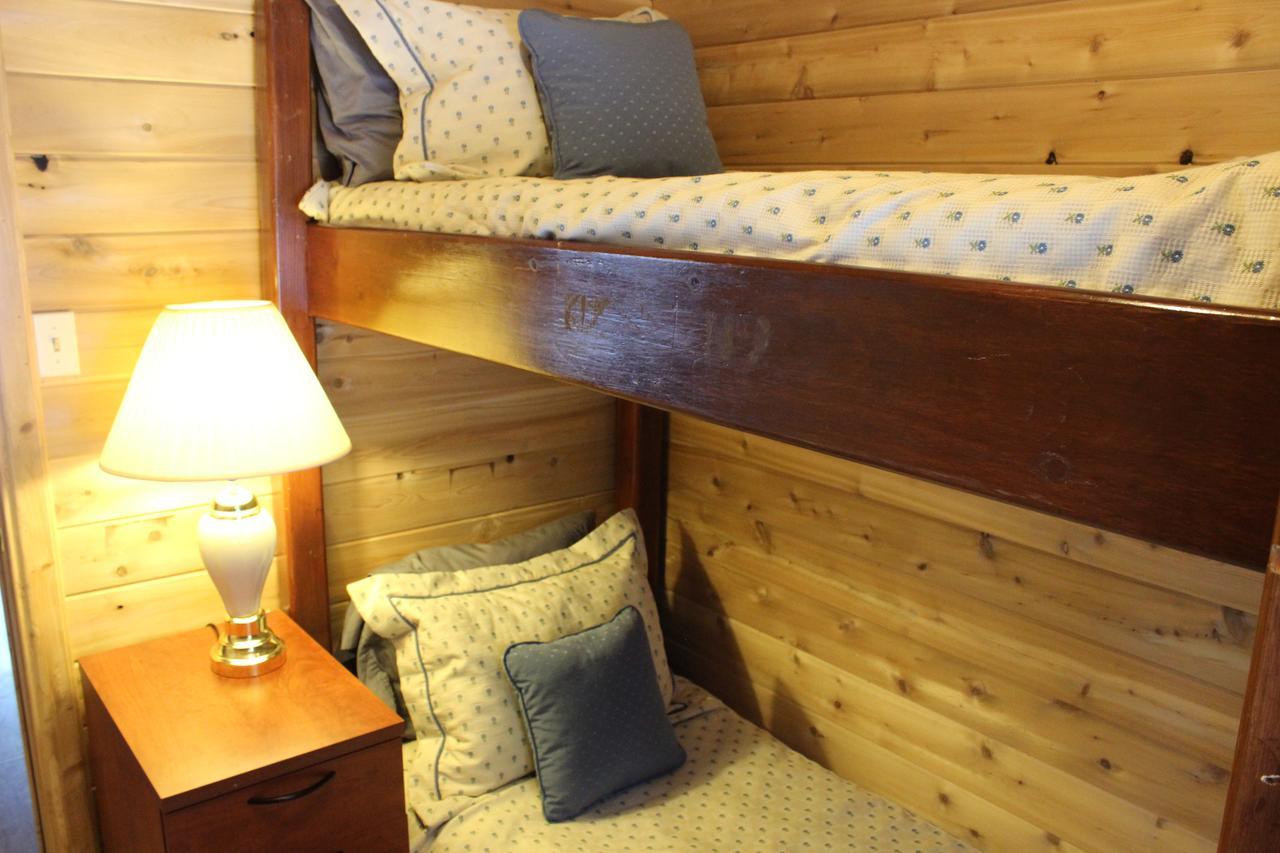Lakefront Hope Lodge Miller Lake Екстер'єр фото