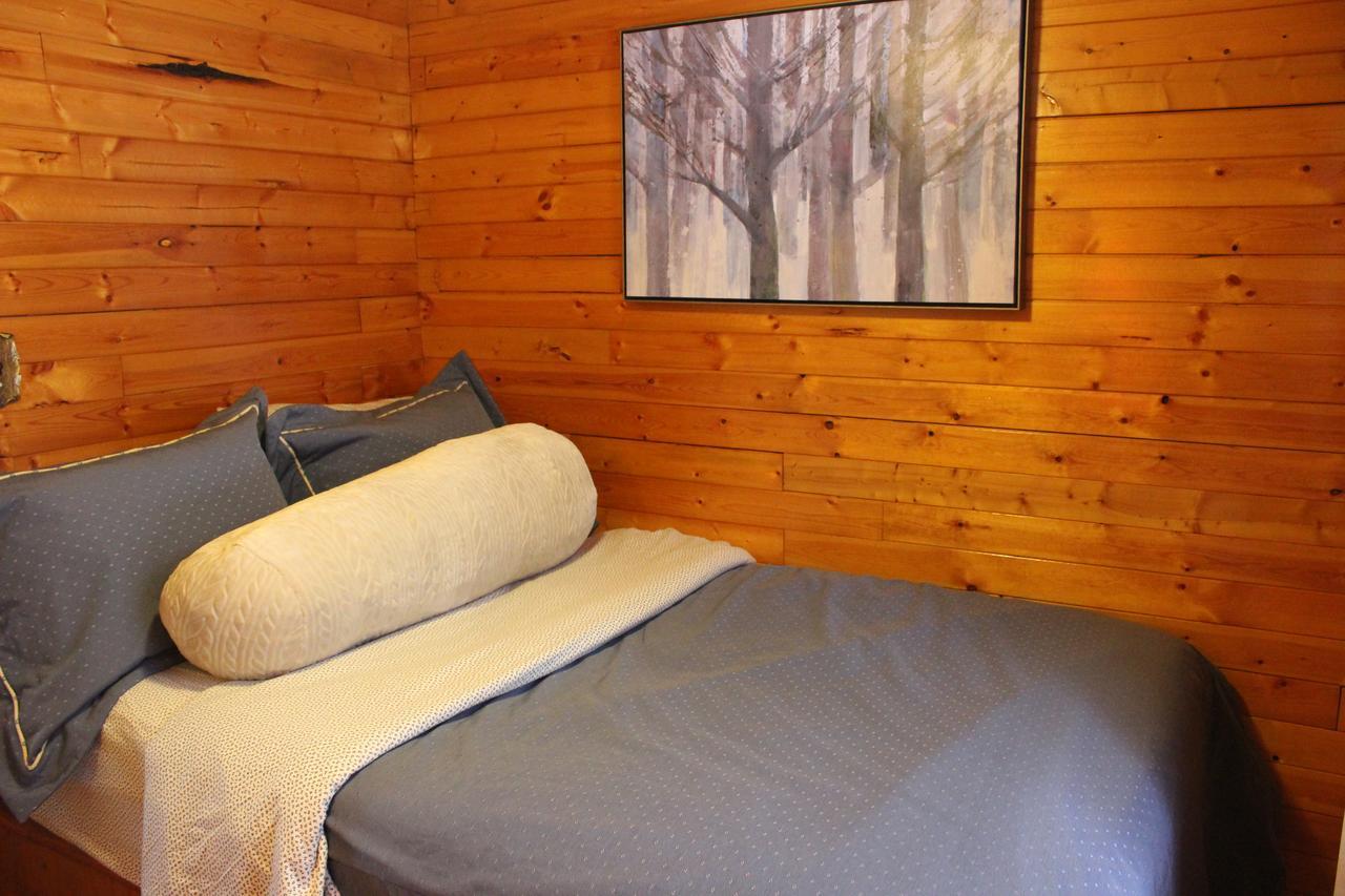 Lakefront Hope Lodge Miller Lake Екстер'єр фото