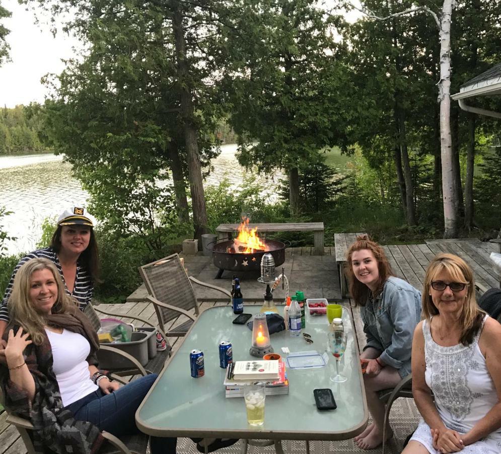 Lakefront Hope Lodge Miller Lake Екстер'єр фото