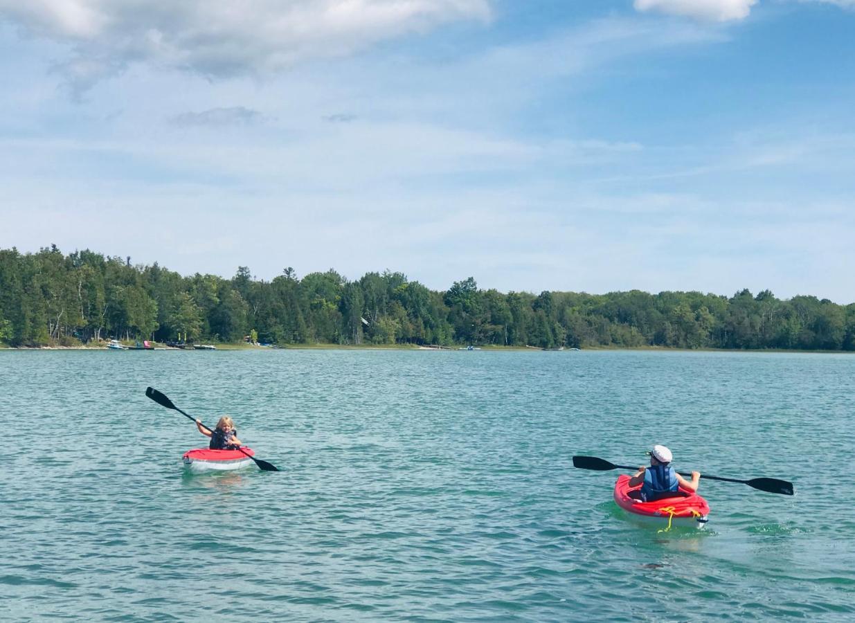 Lakefront Hope Lodge Miller Lake Екстер'єр фото