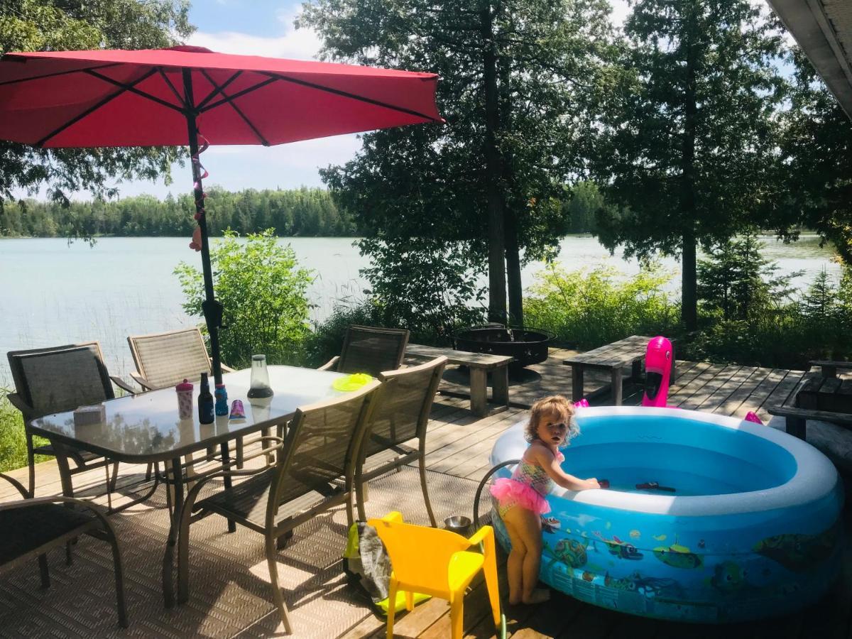 Lakefront Hope Lodge Miller Lake Екстер'єр фото