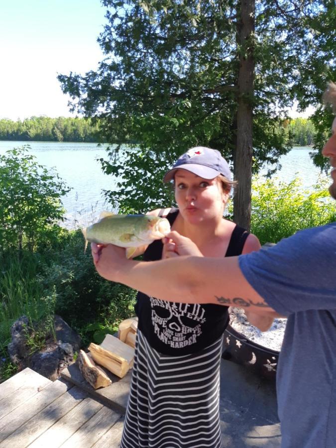 Lakefront Hope Lodge Miller Lake Екстер'єр фото
