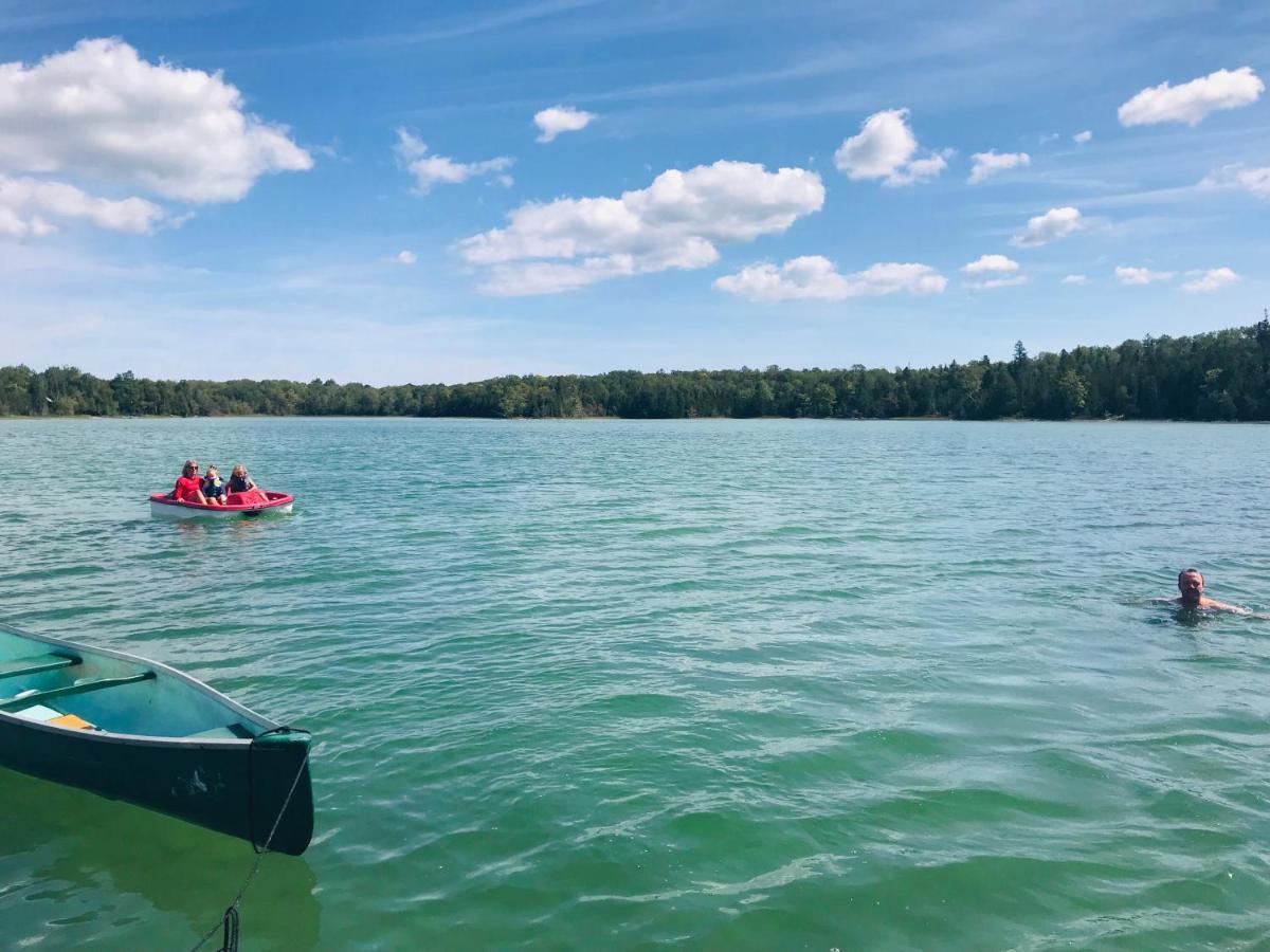 Lakefront Hope Lodge Miller Lake Екстер'єр фото